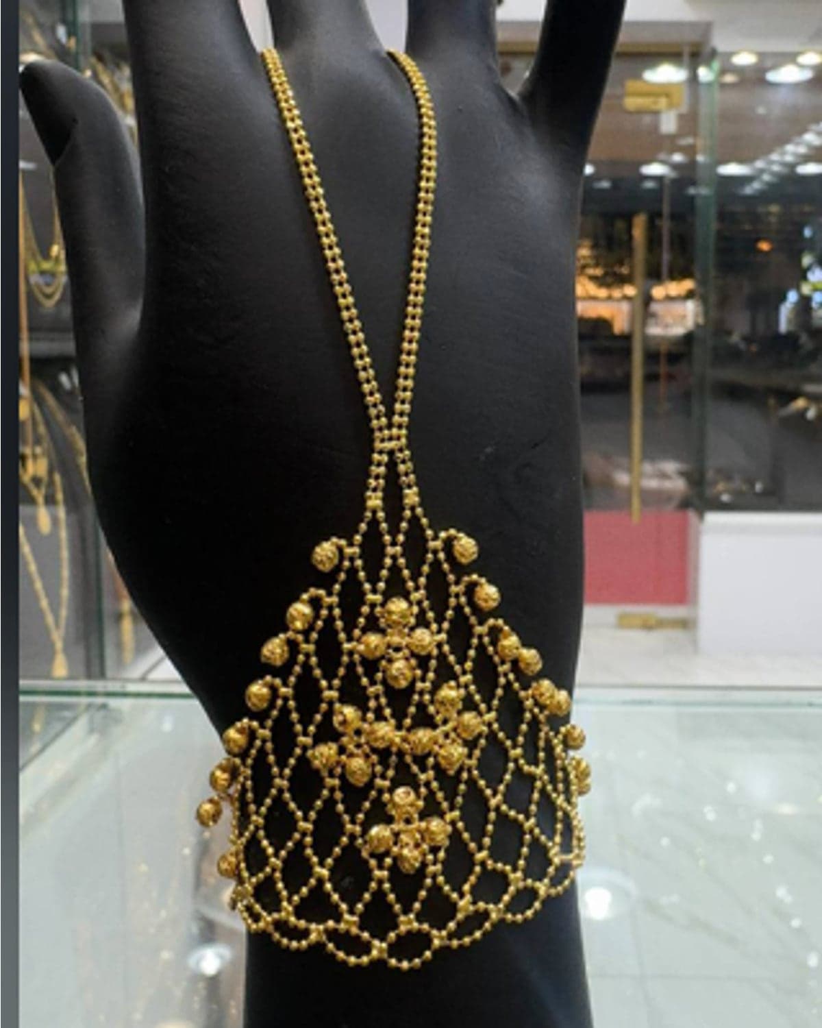 Granulated Lattice Hand Chain