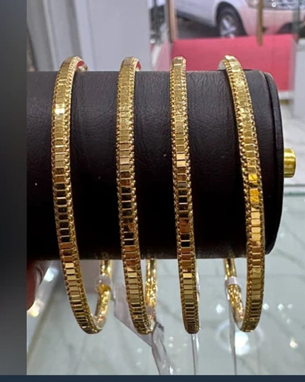 حيول المربّعات — صورة المعرض الأصلية