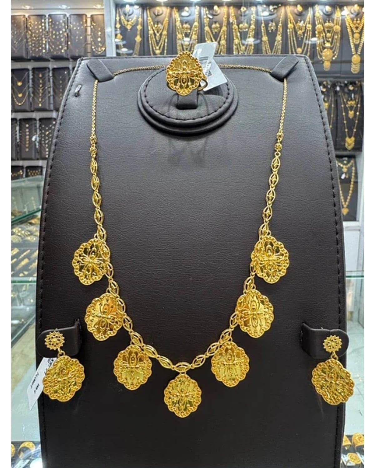 Medallion Set with Ring