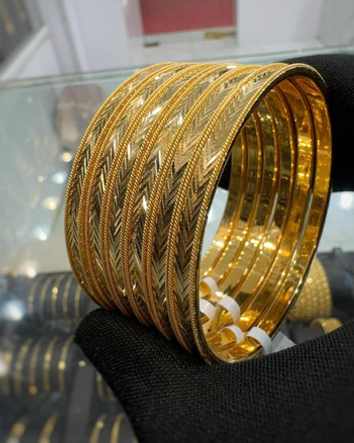 Wheat-Ear Hiyool Bangle with Twisted Edges