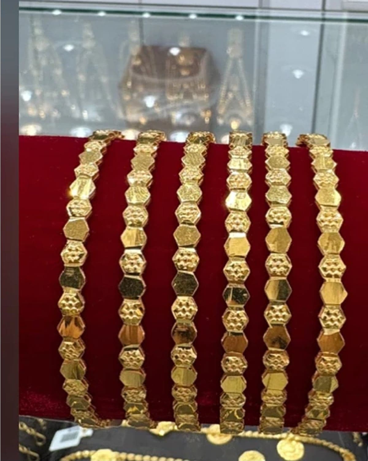 حيول السداسي المنقوش — صورة المعرض الأصلية